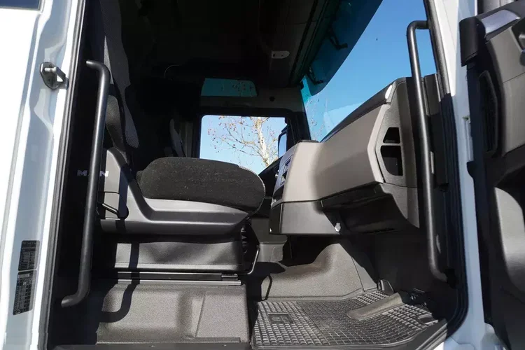 MAN TGX 35.580 E6 8x4/4 - rama do zabudowy 8.8m zdjęcie 28