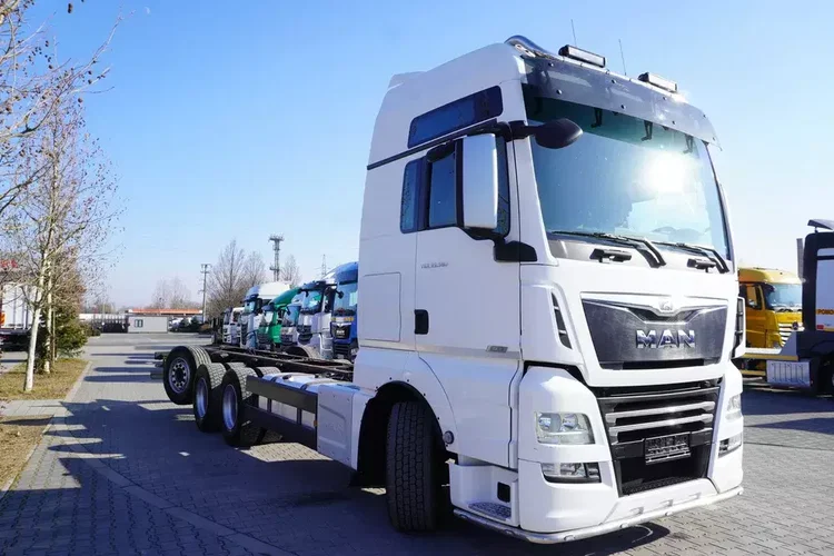 MAN TGX 35.580 E6 8x4/4 - rama do zabudowy 8.8m zdjęcie 3
