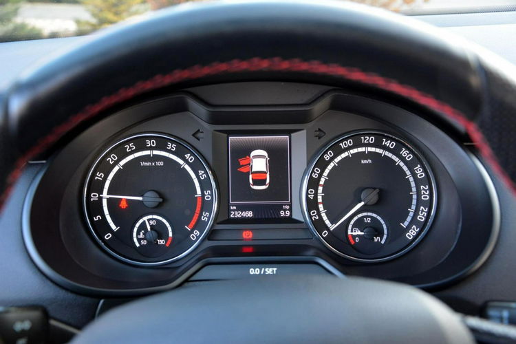 Skoda Octavia 2.0TDI(184KM) VRS Panorama Radar ACC Duża Navi Bi-Xenon Ledy Skóry zdjęcie 26