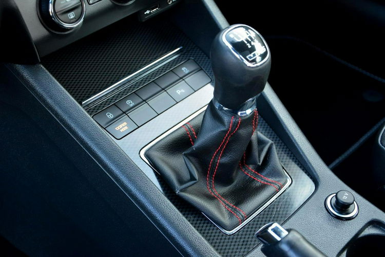 Skoda Octavia 2.0TDI(184KM) VRS Panorama Radar ACC Duża Navi Bi-Xenon Ledy Skóry zdjęcie 29