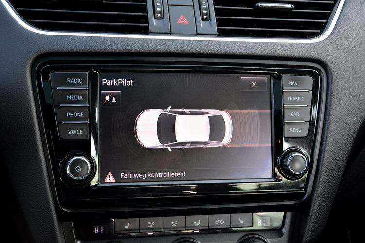 Skoda Octavia 2.0TDI(184KM) VRS Panorama Radar ACC Duża Navi Bi-Xenon Ledy Skóry zdjęcie 31