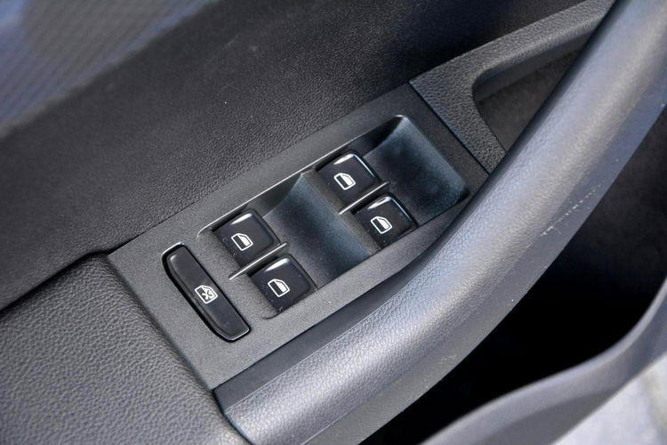 Skoda Octavia 2.0TDI(184KM) VRS Panorama Radar ACC Duża Navi Bi-Xenon Ledy Skóry zdjęcie 32