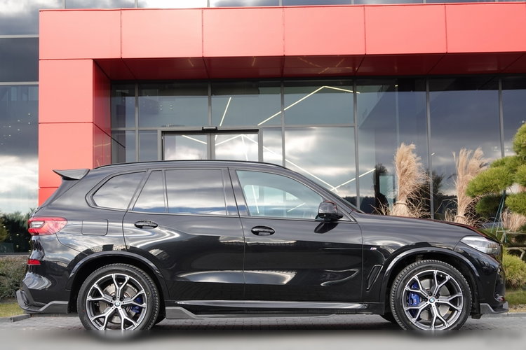 BMW X5 / xDrive30d / 265KM / INDIVIDUAL / GRZANA KIEROWNICA / DOKŁADKI KARBONOWE / ZAWIESZENIE PNEUMATYCZNE / zdjęcie 25