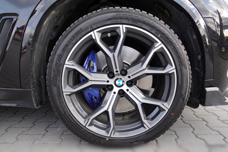 BMW X5 / xDrive30d / 265KM / INDIVIDUAL / GRZANA KIEROWNICA / DOKŁADKI KARBONOWE / ZAWIESZENIE PNEUMATYCZNE / zdjęcie 37