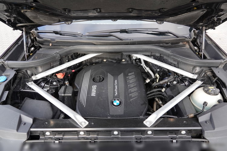 BMW X5 / xDrive30d / 265KM / INDIVIDUAL / GRZANA KIEROWNICA / DOKŁADKI KARBONOWE / ZAWIESZENIE PNEUMATYCZNE / zdjęcie 40