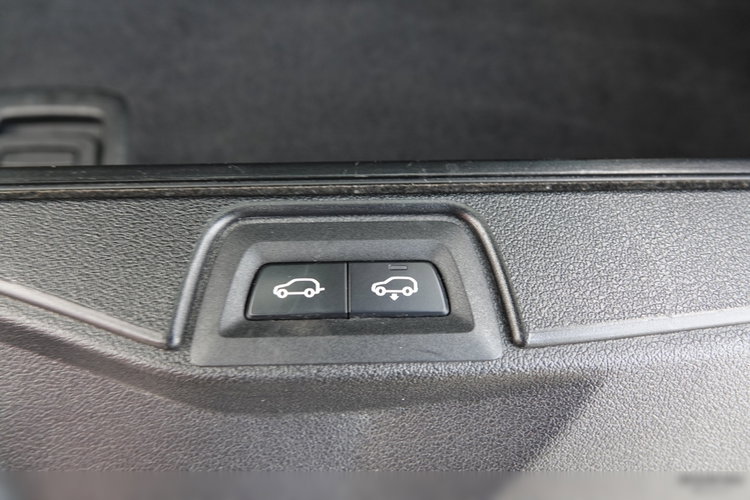 BMW X5 / xDrive30d / 265KM / INDIVIDUAL / GRZANA KIEROWNICA / DOKŁADKI KARBONOWE / ZAWIESZENIE PNEUMATYCZNE / zdjęcie 43