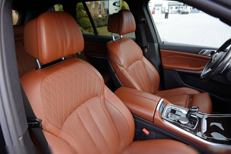 BMW X5 / xDrive30d / 265KM / INDIVIDUAL / GRZANA KIEROWNICA / DOKŁADKI KARBONOWE / ZAWIESZENIE PNEUMATYCZNE / zdjęcie 58