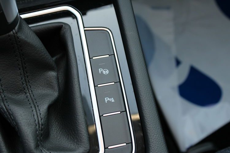 Volkswagen Passat 1.4 Tsi Plug-In-Hybrid 218 Km Dsg 6 Gte kombi 5 zdjęcie 30