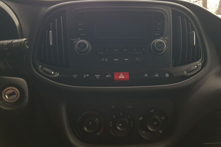 Fiat Doblo MAXI 5 OSÓB DŁUGI KLIMA 6-BIEGÓW KRAJOWY I-WŁAŚCICIEL zdjęcie 33