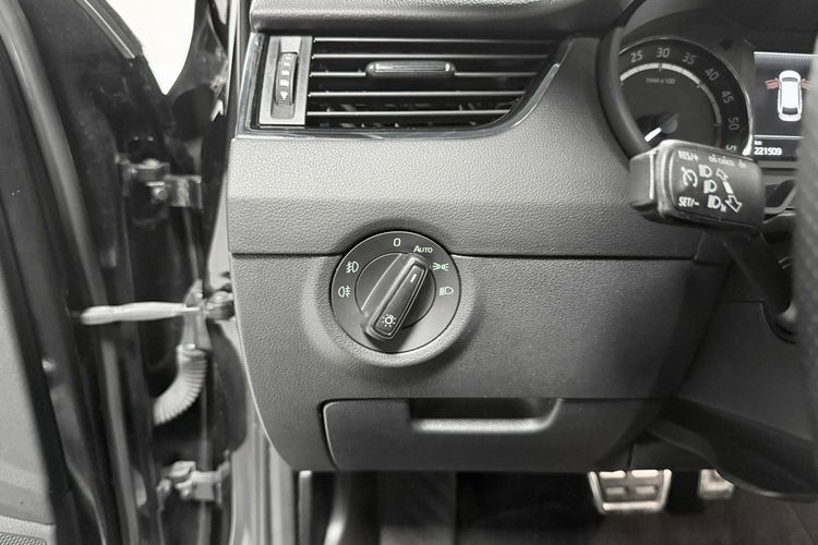 Skoda Octavia RS 2.0 TDI 184KM AppleCa KeyLessGo LED Bi-Xenon Navi Skóry HAK Niemiec zdjęcie 34