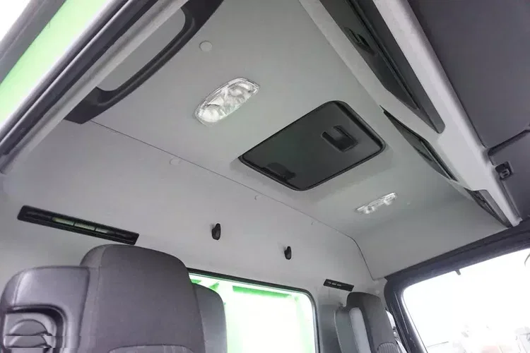 Mercedes AROCS / 3240 / 8 X 4 / TRIDEM / SKRZYNIOWY + HDS / HIAB 262 E – 7 / WYS. 19 M zdjęcie 27