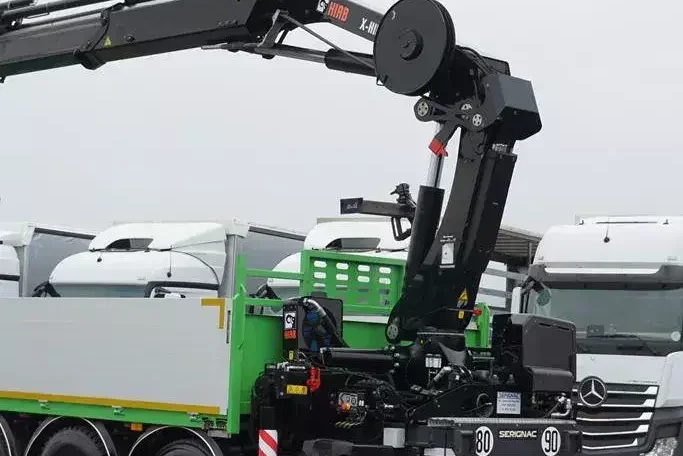 Mercedes AROCS / 3240 / 8 X 4 / TRIDEM / SKRZYNIOWY + HDS / HIAB 262 E – 7 / WYS. 19 M zdjęcie 31