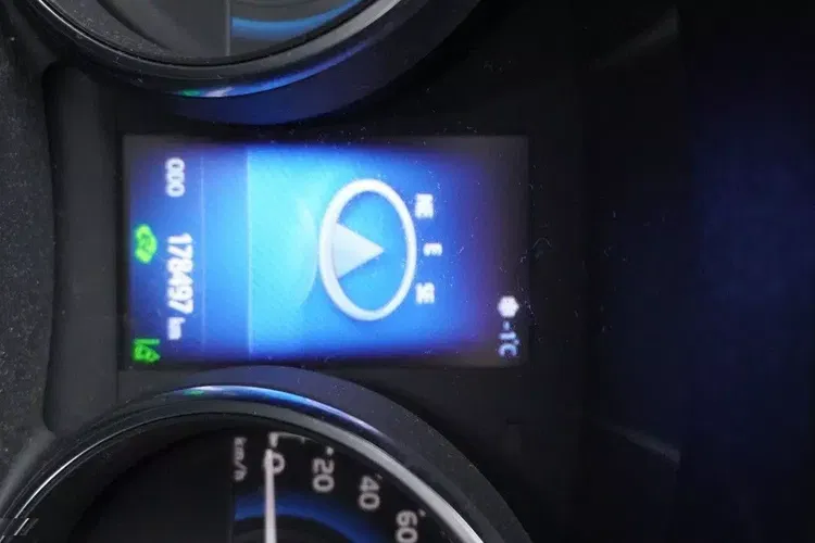 Toyota auris zdjęcie 15