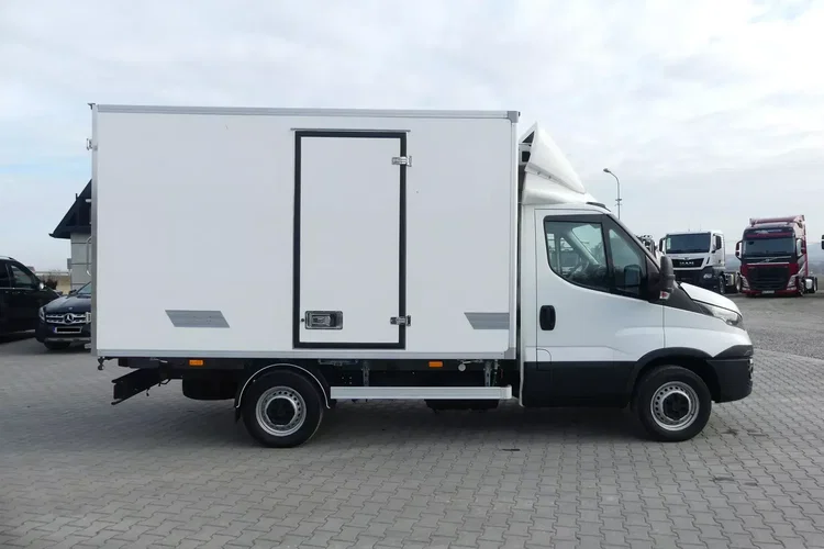 Iveco DAILY 35S15 / CHŁODNIA / SUPER STAN / Silnik 2998.00 cm3 / Agregat CARRIER XARIOS 350 / zdjęcie 12