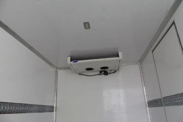 Iveco DAILY 35S15 / CHŁODNIA / SUPER STAN / Silnik 2998.00 cm3 / Agregat CARRIER XARIOS 350 / zdjęcie 19