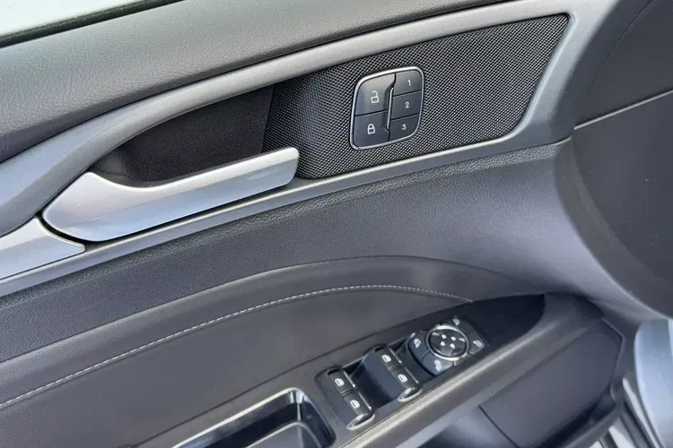 Ford mondeo zdjęcie 17