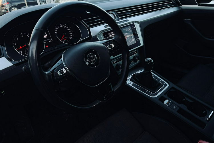 Volkswagen Passat Salon Polska Poleasingowy I właściciel Serwis ASO VAT 23% Bezwypadkowy zdjęcie 15