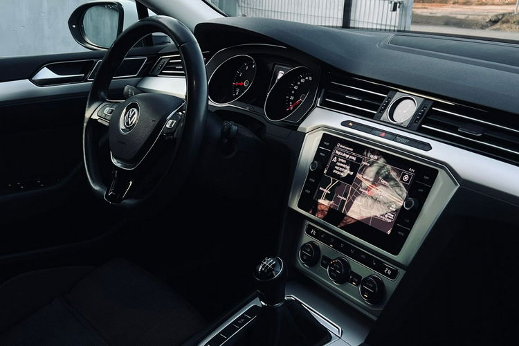 Volkswagen Passat Salon Polska Poleasingowy I właściciel Serwis ASO VAT 23% Bezwypadkowy zdjęcie 16