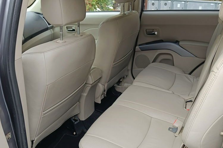 Mitsubishi Outlander 2.4 MIVEC Instyle.4WD,  170KM,  automat,  skóra,  7-osobowy zdjęcie 16