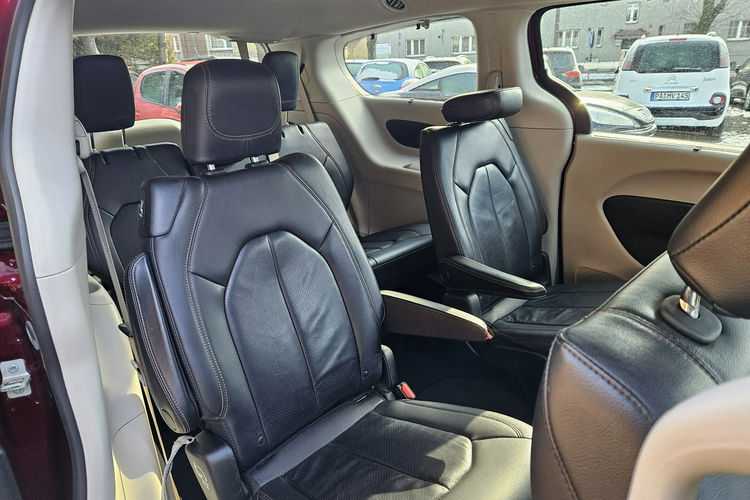 Chrysler Pacifica Automat / Klimatronic 4 strefowy / Podgrzewane fotele / itd. zdjęcie 16