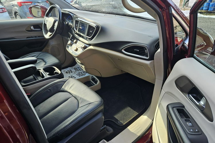 Chrysler Pacifica Automat / Klimatronic 4 strefowy / Podgrzewane fotele / itd. zdjęcie 17