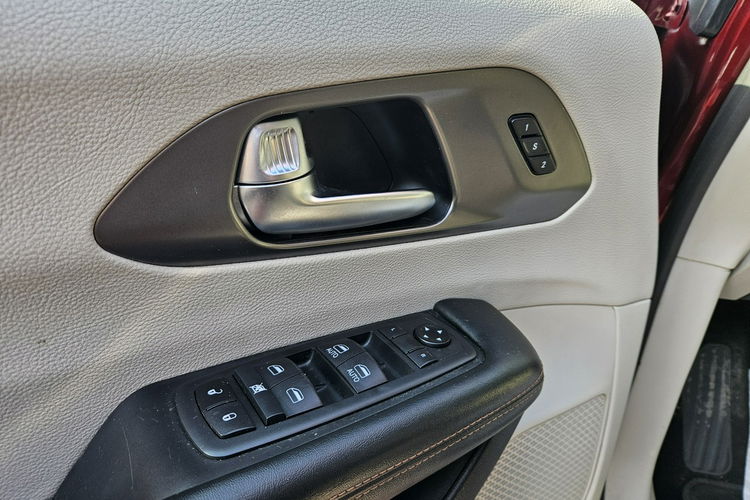 Chrysler Pacifica Automat / Klimatronic 4 strefowy / Podgrzewane fotele / itd. zdjęcie 18