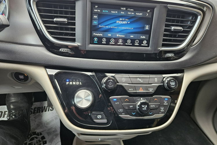 Chrysler Pacifica Automat / Klimatronic 4 strefowy / Podgrzewane fotele / itd. zdjęcie 7