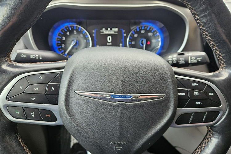 Chrysler Pacifica Automat / Klimatronic 4 strefowy / Podgrzewane fotele / itd. zdjęcie 8