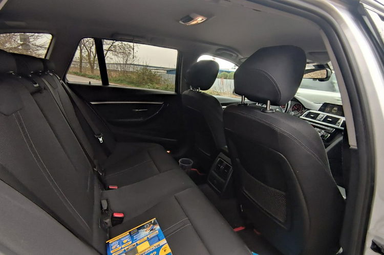 BMW 320 2.0 150KM Xdrive Sport zdjęcie 12