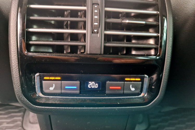 Volkswagen Passat 4-Motion. 4x grzane + wentylowane fotele. Dsg. Virtualny Kokpit.Skóra zdjęcie 40