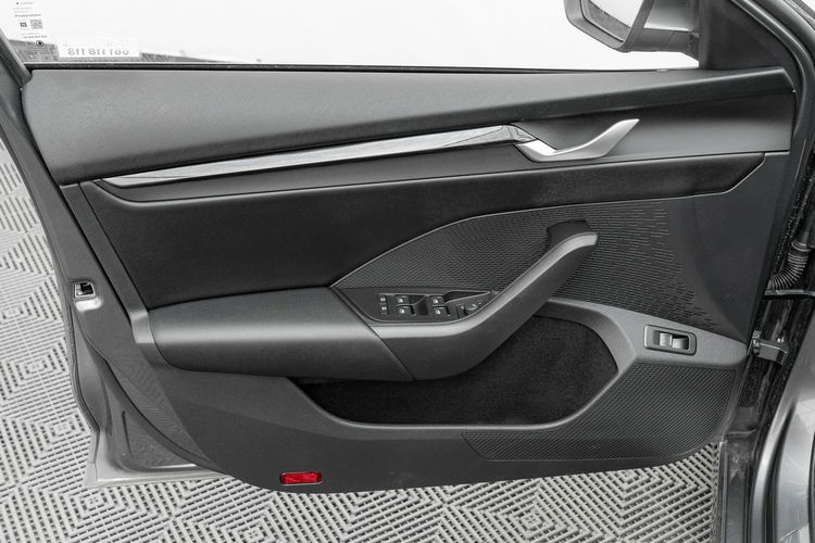 Skoda Octavia 1.5 TSI mHEV 150KM Selection DSG Podgrz.f K.cof Ambient Salon PL VAT23 zdjęcie 12