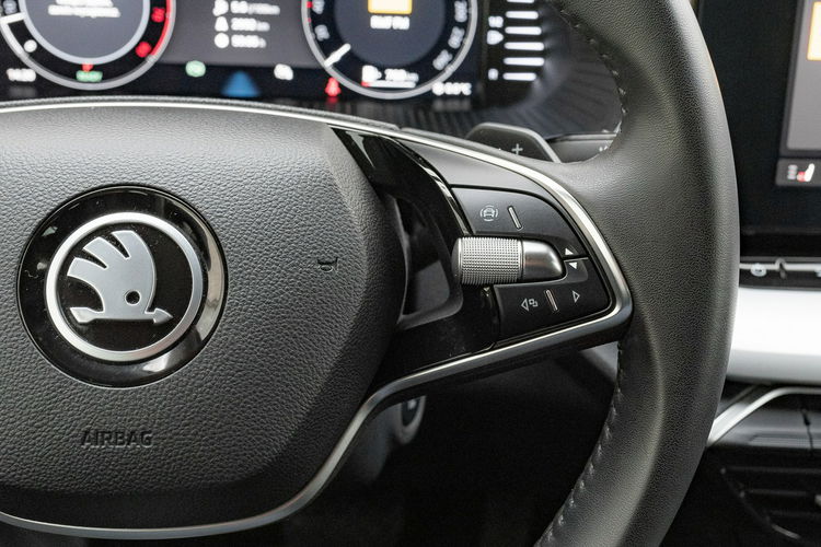 Skoda Octavia 1.5 TSI mHEV 150KM Selection DSG Podgrz.f K.cof Ambient Salon PL VAT23 zdjęcie 19