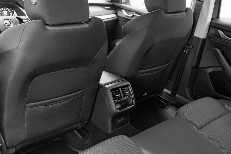 Skoda Octavia 1.5 TSI mHEV 150KM Selection DSG Podgrz.f K.cof Ambient Salon PL VAT23 zdjęcie 25