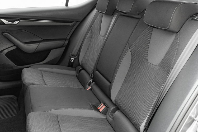 Skoda Octavia 1.5 TSI mHEV 150KM Selection DSG Podgrz.f K.cof Ambient Salon PL VAT23 zdjęcie 27