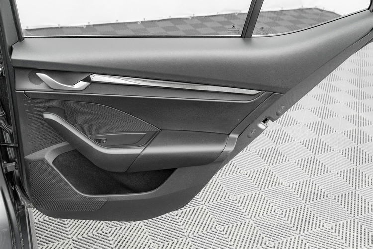 Skoda Octavia 1.5 TSI mHEV 150KM Selection DSG Podgrz.f K.cof Ambient Salon PL VAT23 zdjęcie 30