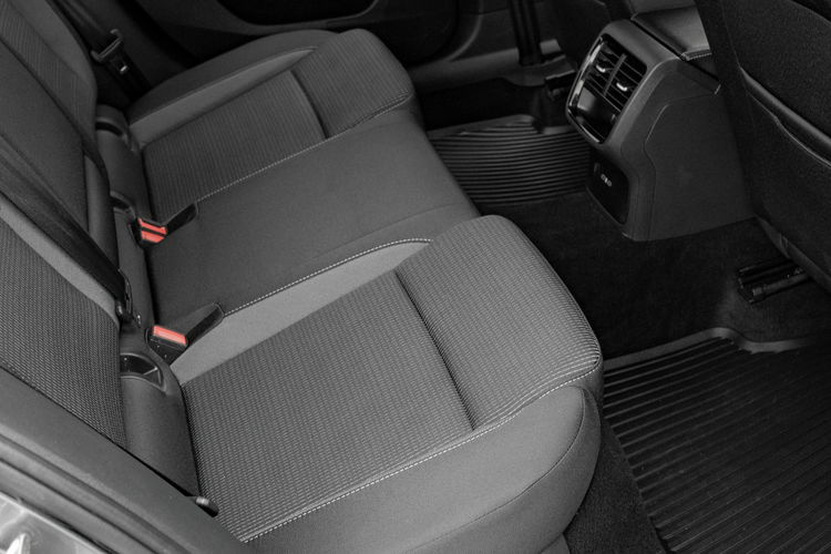 Skoda Octavia 1.5 TSI mHEV 150KM Selection DSG Podgrz.f K.cof Ambient Salon PL VAT23 zdjęcie 31