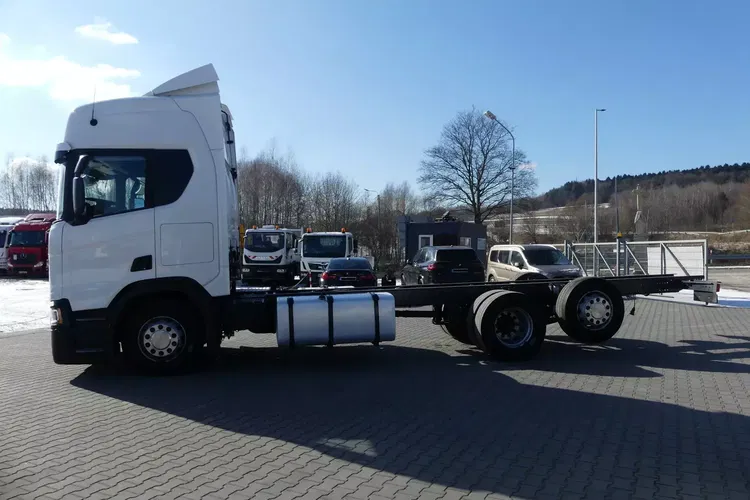Scania R500 / 6x2 / EURO 6 / OŚ SKRĘTNA / RAMA DO ZABUDOWY / zdjęcie 5