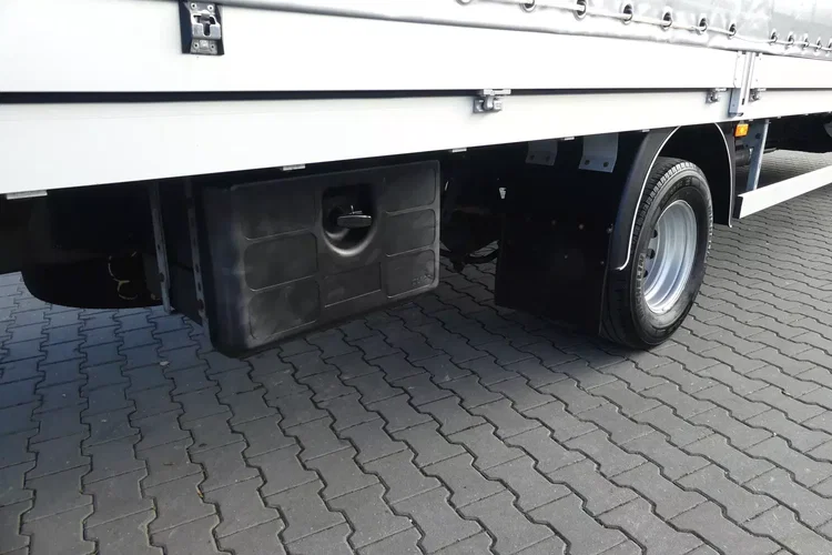 Iveco DAILY 72C18 / 3 LITRY 180 KM / PLANDEKA 6.15 / KABINA SYPIALNA / zdjęcie 17