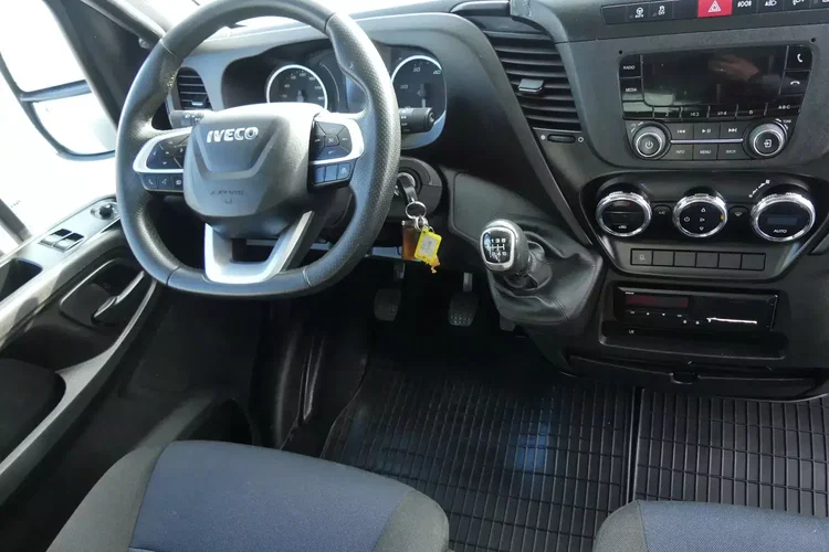 Iveco DAILY 72C18 / 3 LITRY 180 KM / PLANDEKA 6.15 / KABINA SYPIALNA / zdjęcie 29