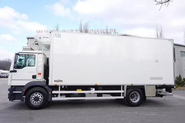 MAN TGM 18.320 / Chłodnia hakowa Chereau / Podnośnik załadowczy zdjęcie 3