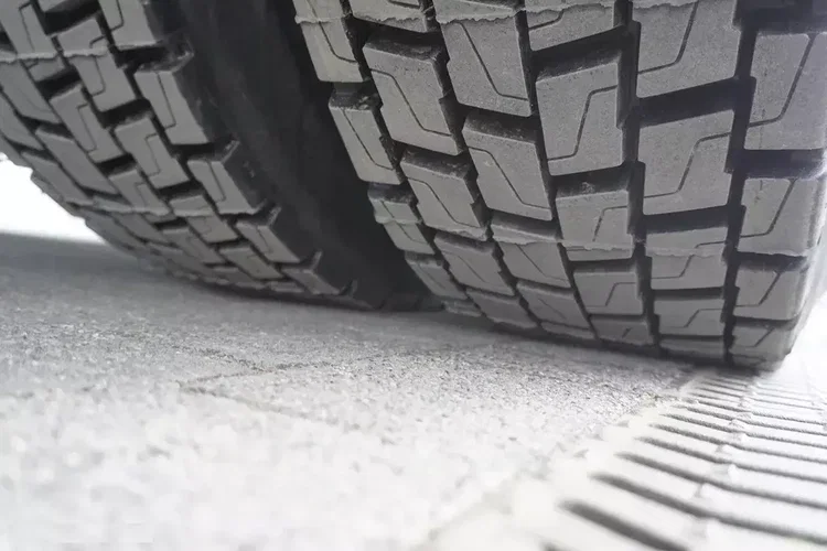 MAN TGM 18.320 / Chłodnia hakowa Chereau / Podnośnik załadowczy zdjęcie 30