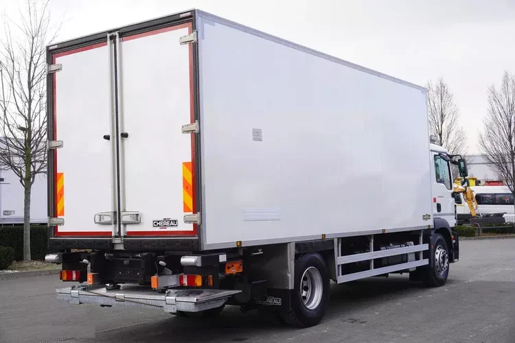 MAN TGM 18.320 / Chłodnia hakowa Chereau / Podnośnik załadowczy zdjęcie 6