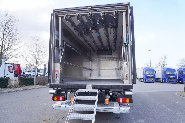 MAN TGM 18.320 / Chłodnia hakowa Chereau / Podnośnik załadowczy zdjęcie 8