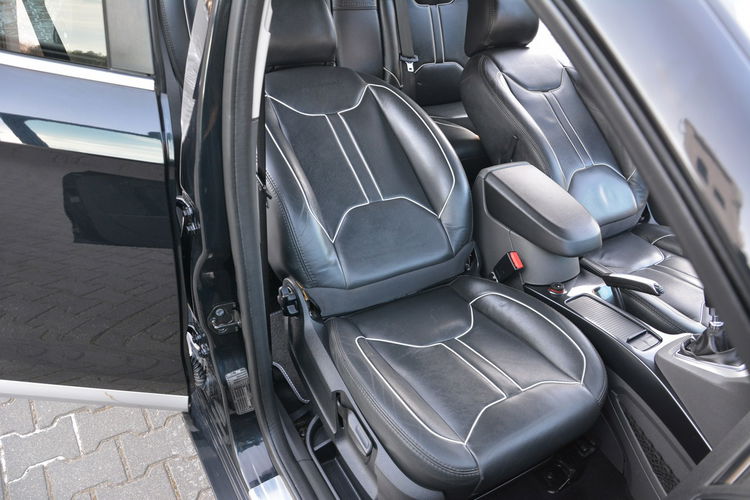 Ford Kuga Individual ST 4x4 bi-Xenon Navi Kamera Skóry ASO zdjęcie 17