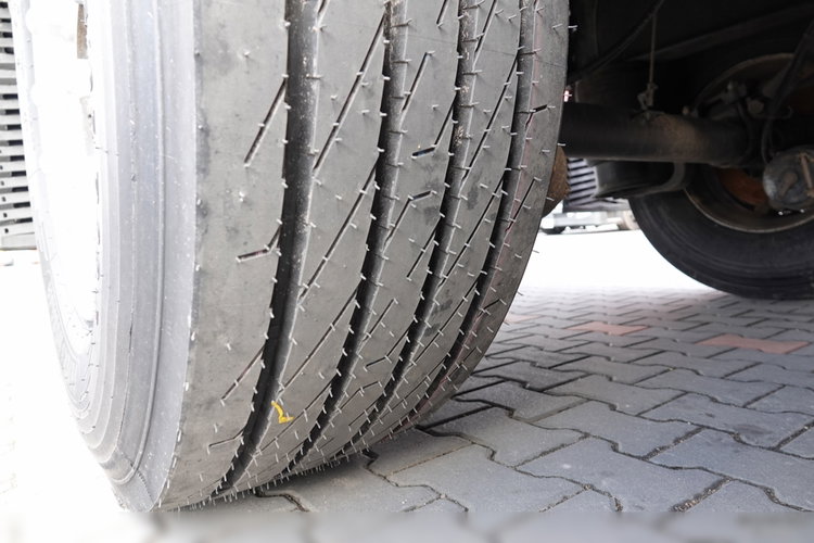 Krone FIRANKA / WINDA ZAŁADOWCZA / 2022 ROK / OPONY 100 % / OŚ PODNOSZONA zdjęcie 16