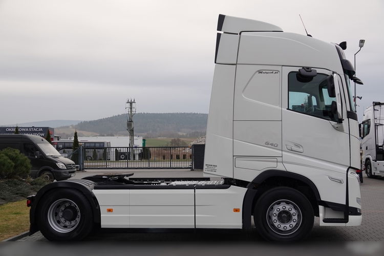 Volvo FH 540 / KLIMA POSTOJOWA / NAVI / SKÓRY / OPONY 100 % / PO ZŁOTYM KONTRAKCIE SERWISOWYM zdjęcie 9