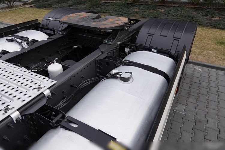 Volvo FH 540 / KLIMA POSTOJOWA / NAVI / SKÓRY / OPONY 100 % / PO ZŁOTYM KONTRAKCIE SERWISOWYM zdjęcie 12
