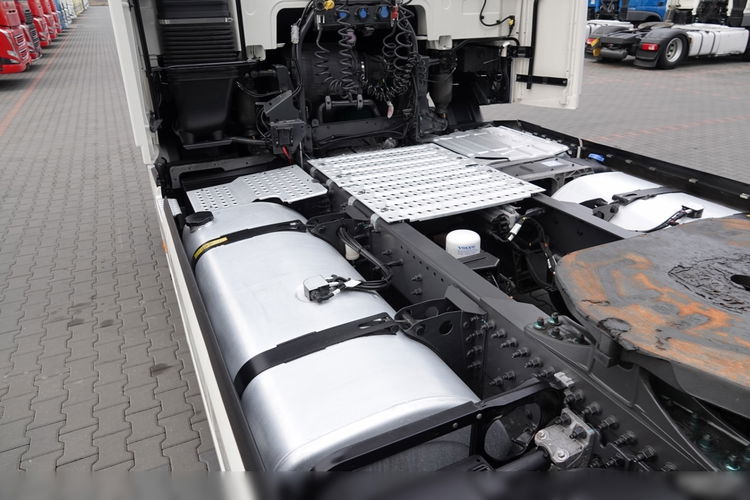 Volvo FH 540 / KLIMA POSTOJOWA / NAVI / SKÓRY / OPONY 100 % / PO ZŁOTYM KONTRAKCIE SERWISOWYM zdjęcie 13