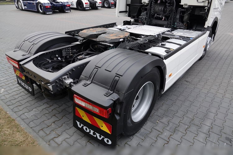 Volvo FH 540 / KLIMA POSTOJOWA / NAVI / SKÓRY / OPONY 100 % / PO ZŁOTYM KONTRAKCIE SERWISOWYM zdjęcie 15