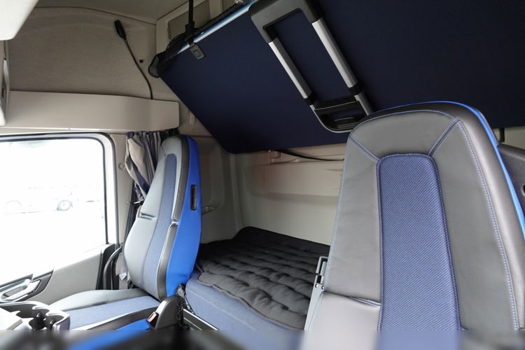Volvo FH 540 / KLIMA POSTOJOWA / NAVI / SKÓRY / OPONY 100 % / PO ZŁOTYM KONTRAKCIE SERWISOWYM zdjęcie 24